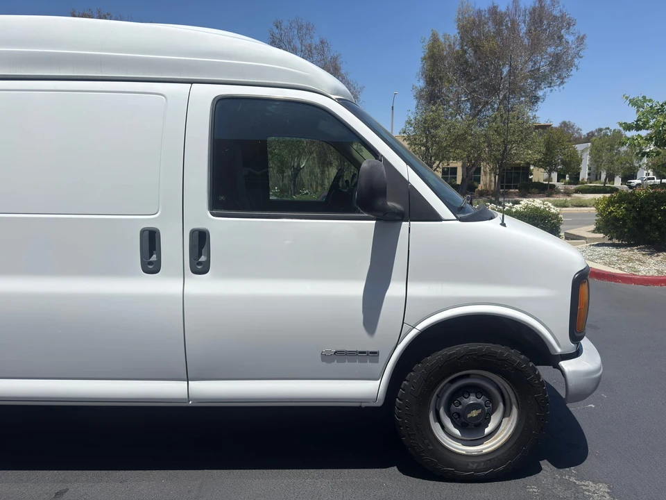 2001 Chevrolet Express - Image 19 of 31