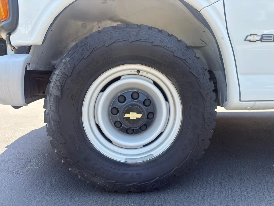 2001 Chevrolet Express - Image 26 of 31