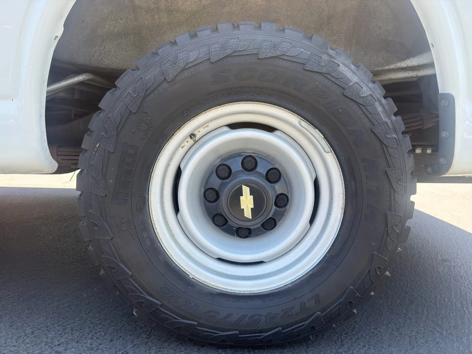 2001 Chevrolet Express - Image 25 of 31