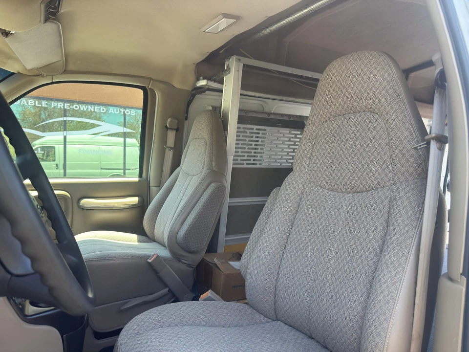 2001 Chevrolet Express - Image 30 of 31