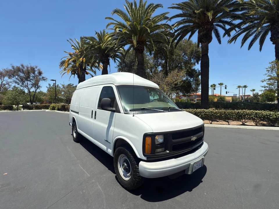 2001 Chevrolet Express - Image 2 of 31