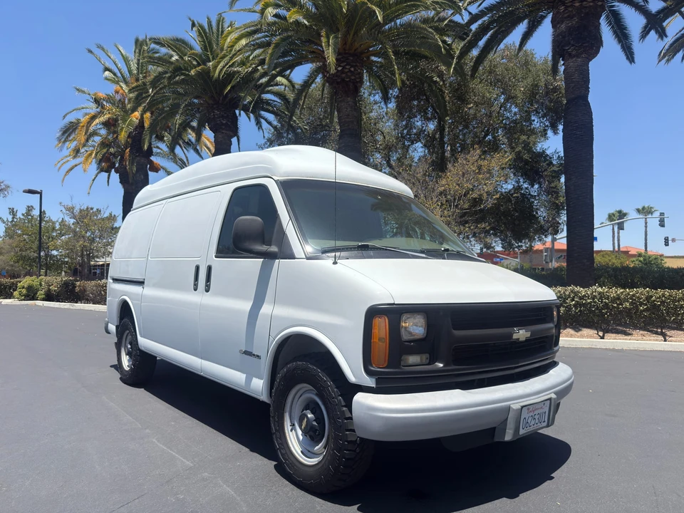 2001 Chevrolet Express - Image 3 of 31