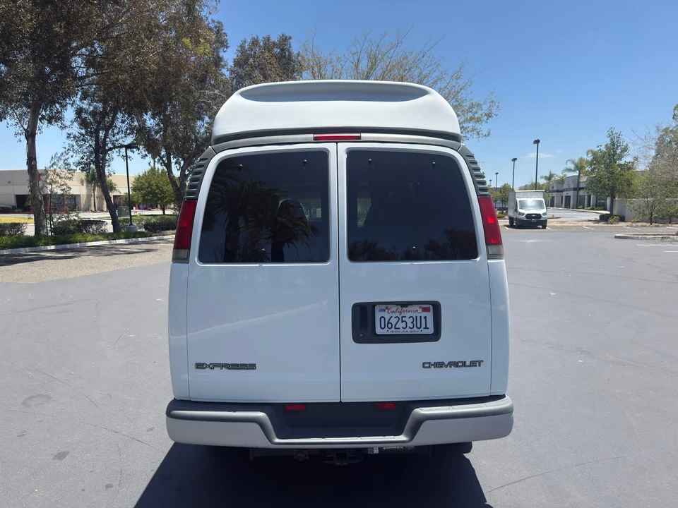 2001 Chevrolet Express - Image 14 of 31