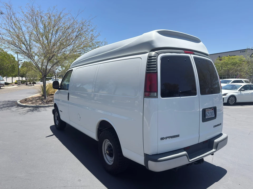 2001 Chevrolet Express - Image 12 of 31