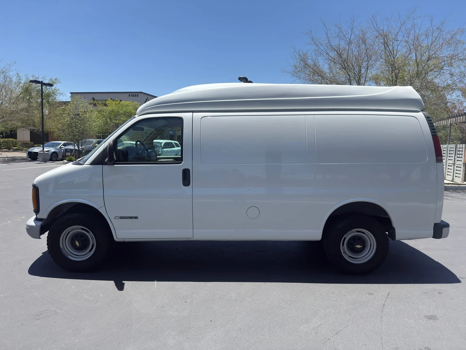 2001 Chevrolet Express - Image 10 of 31