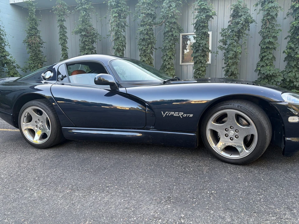 2001 Dodge Viper GTS 2nd Gen - Image 2 of 31