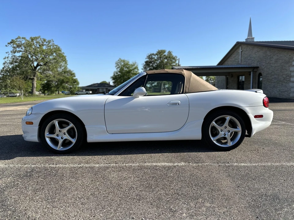 2001 Mazda NB MX-5 Miata - Image 3 of 31