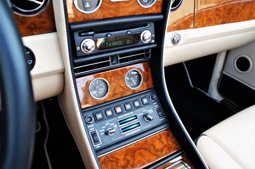 2002 Bentley Azure 1st Gen - Image 27 of 31