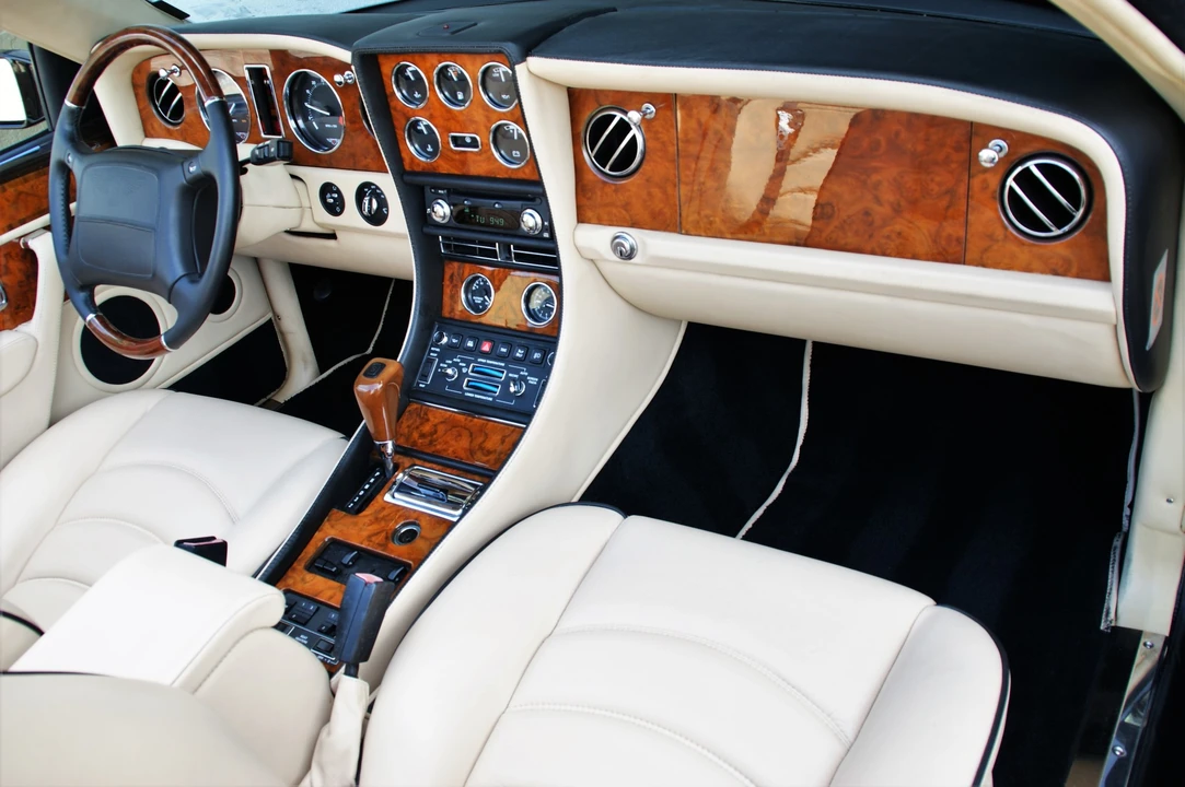 2002 Bentley Azure 1st Gen - Image 24 of 31
