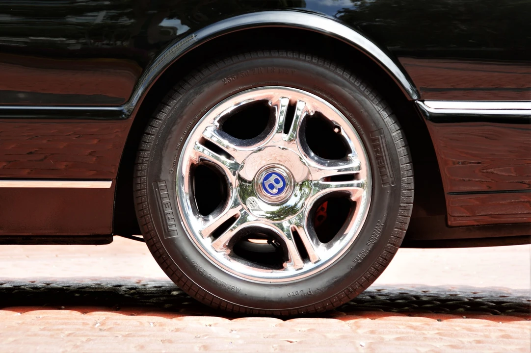 2002 Bentley Azure 1st Gen - Image 17 of 31