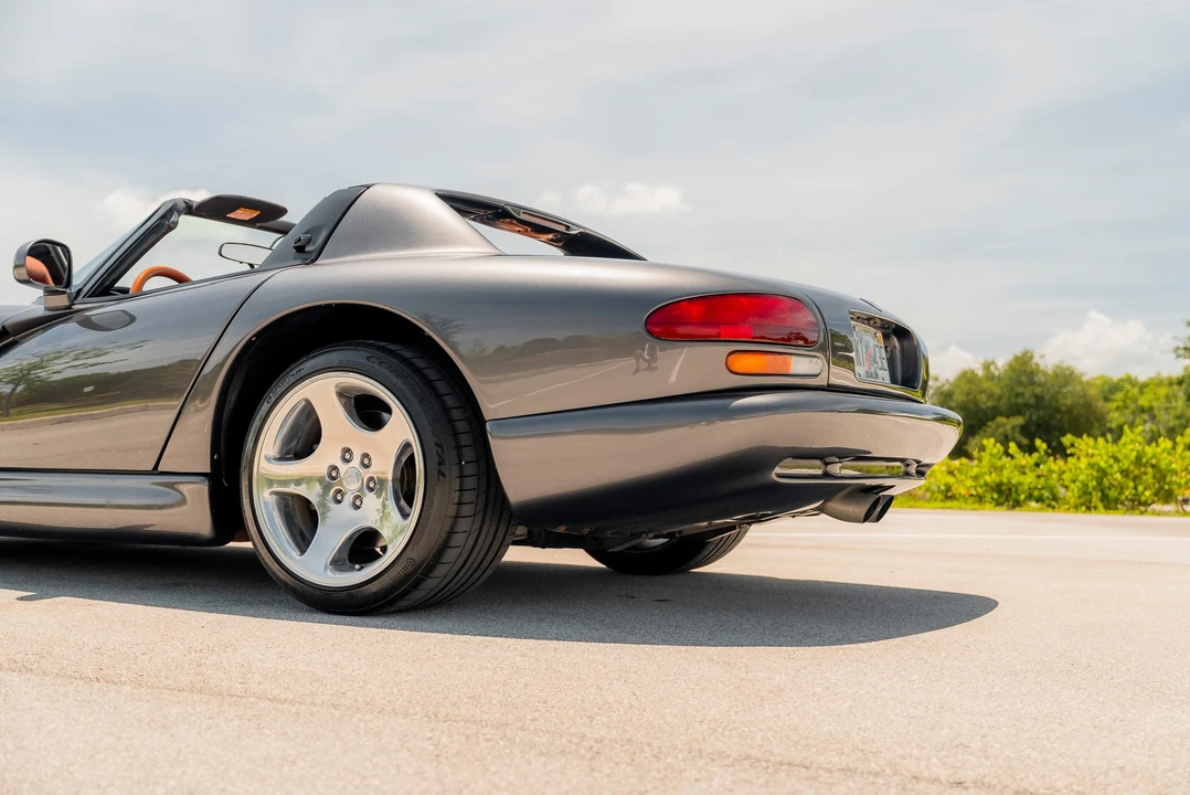 2002 Dodge Viper 2nd Gen - Image 20 of 31