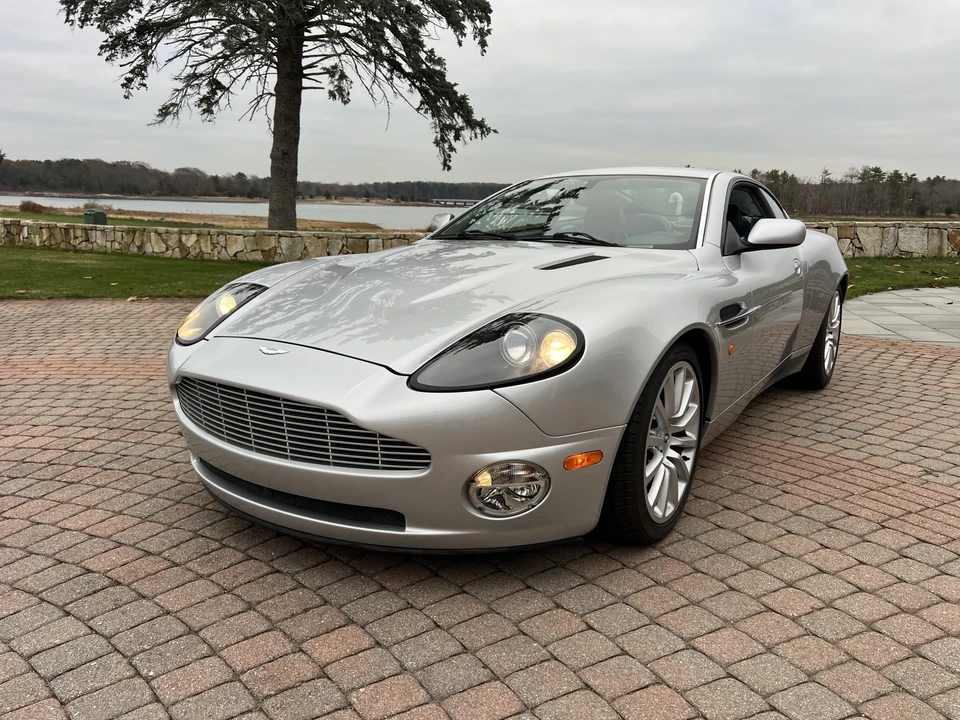 2003 Aston Martin Vanquish 1st Gen - Image 10 of 31