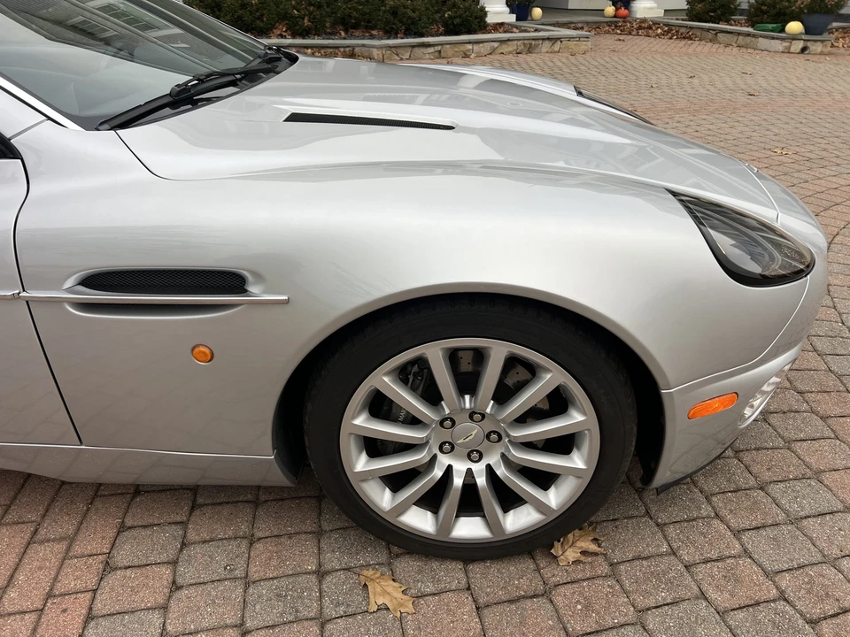 2003 Aston Martin Vanquish 1st Gen - Image 13 of 31