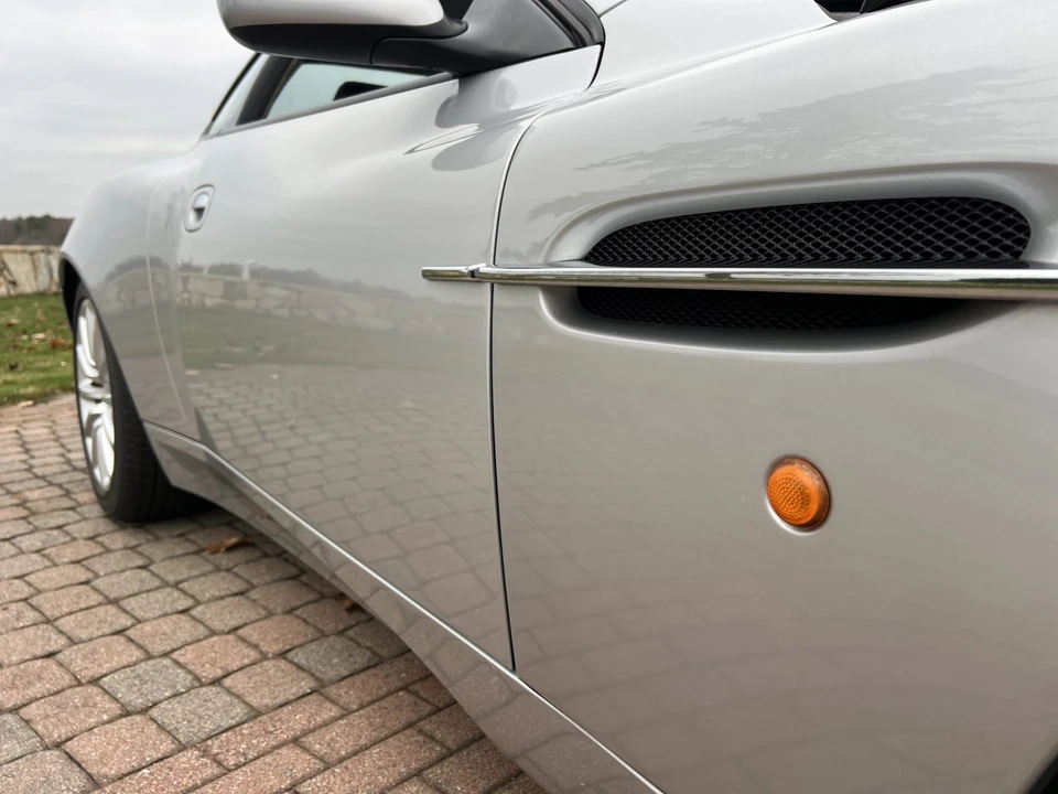 2003 Aston Martin Vanquish 1st Gen - Image 29 of 31