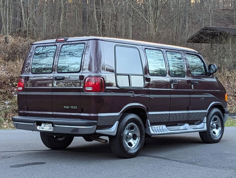 2003 Dodge Ram Van - Image 7 of 31