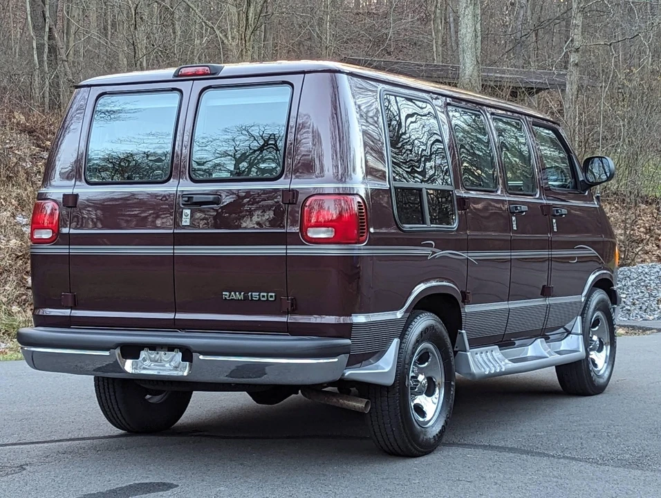 2003 Dodge Ram Van - Image 8 of 31