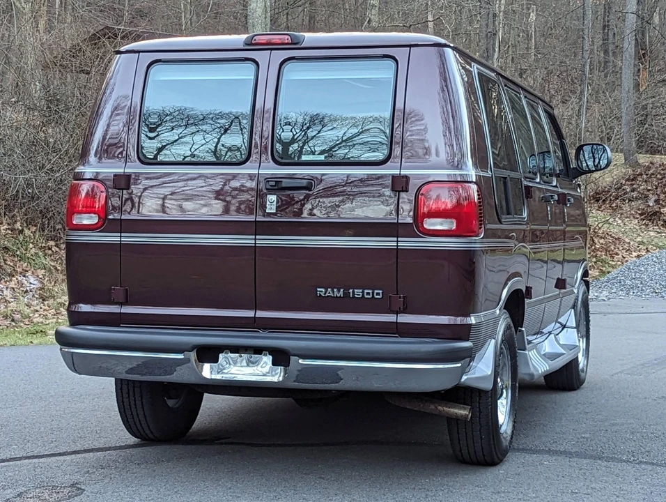 2003 Dodge Ram Van - Image 9 of 31