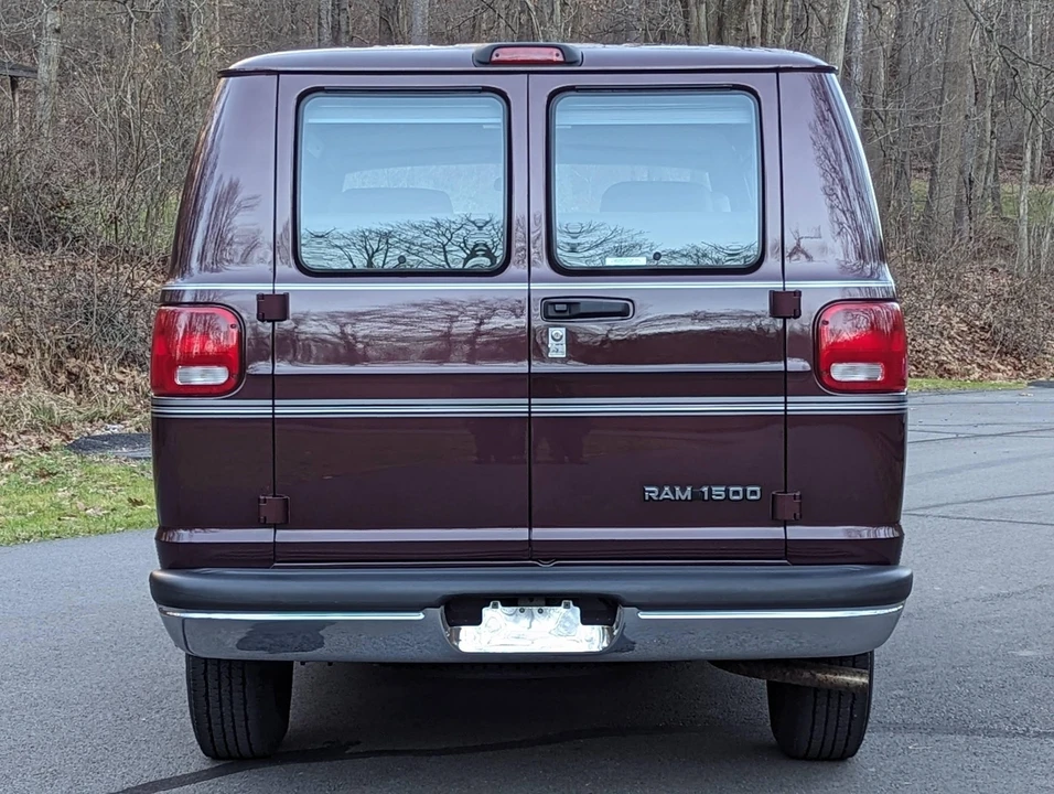 2003 Dodge Ram Van - Image 10 of 31