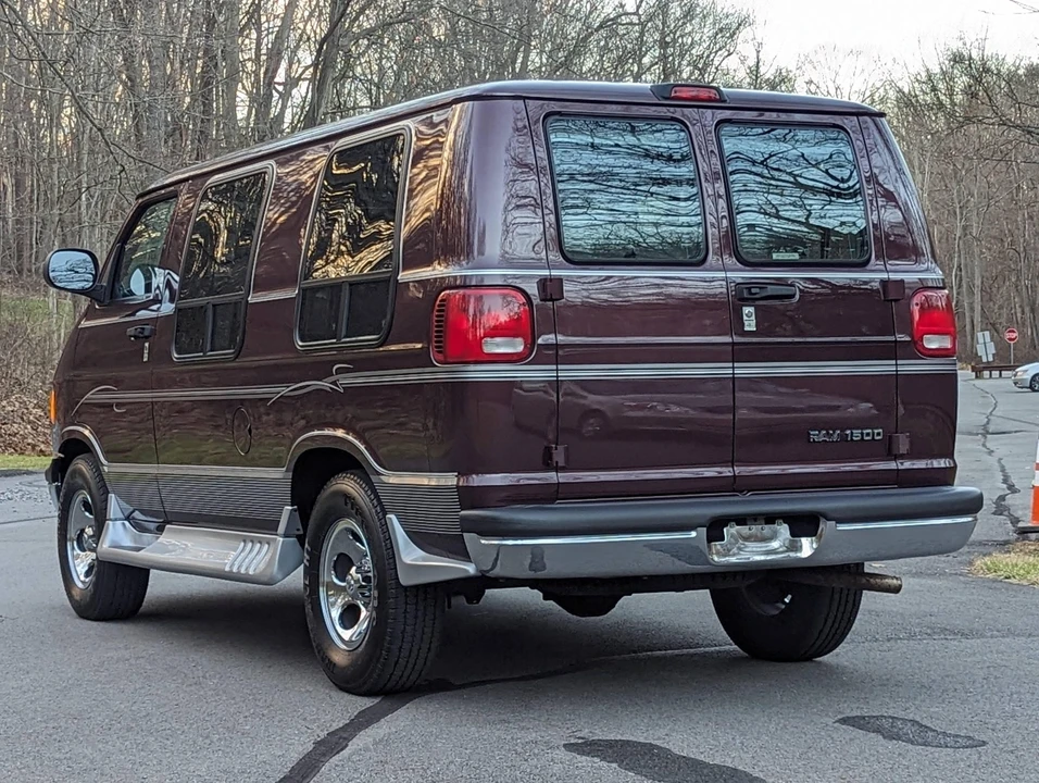 2003 Dodge Ram Van - Image 11 of 31