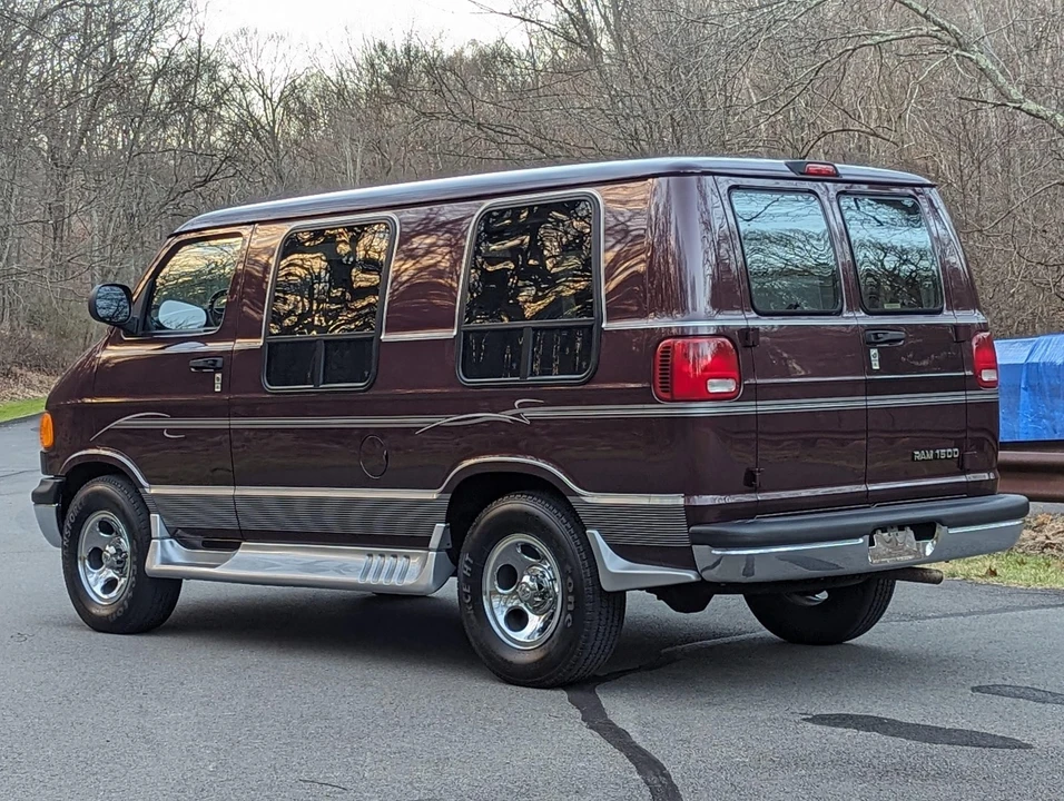 2003 Dodge Ram Van - Image 12 of 31