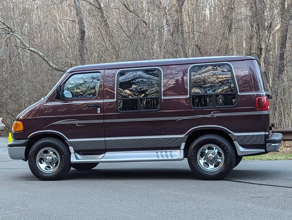 2003 Dodge Ram Van - Image 14 of 31