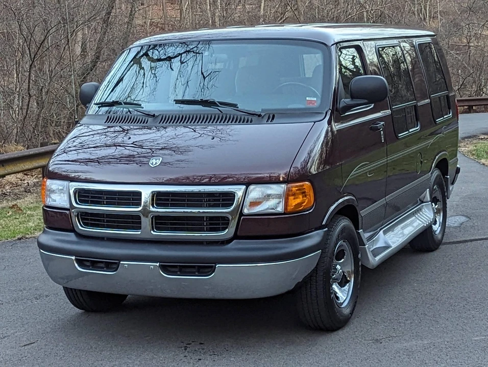 2003 Dodge Ram Van - Image 21 of 31