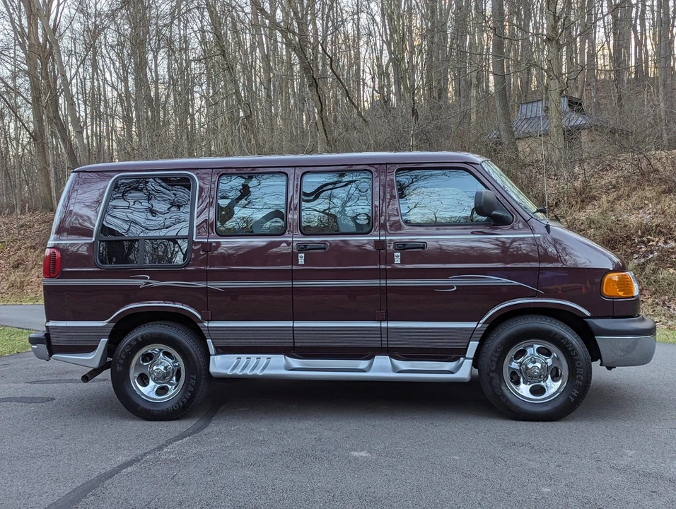 2003 Dodge Ram Van - Image 25 of 31