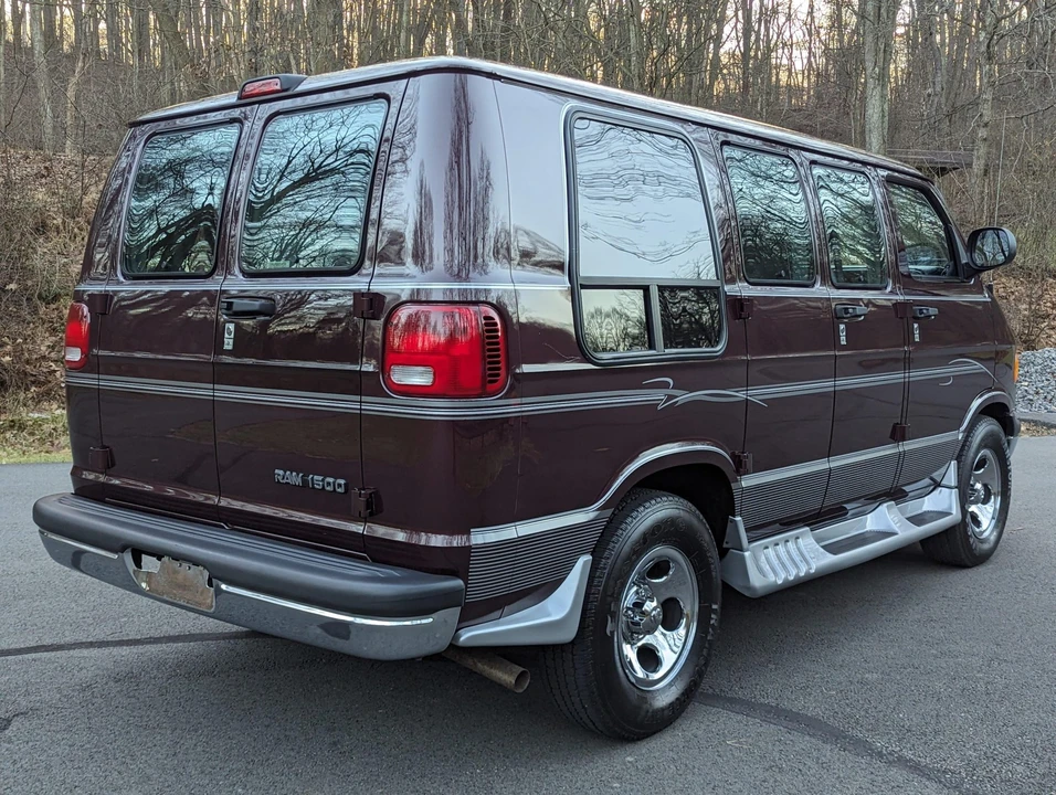 2003 Dodge Ram Van - Image 27 of 31