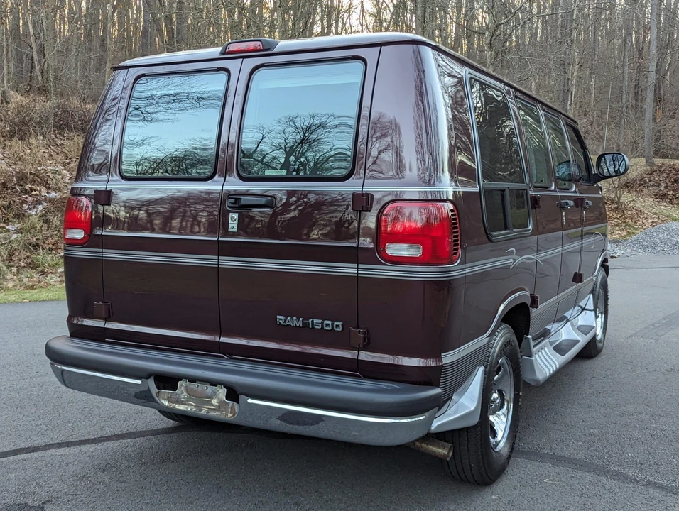 2003 Dodge Ram Van - Image 28 of 31