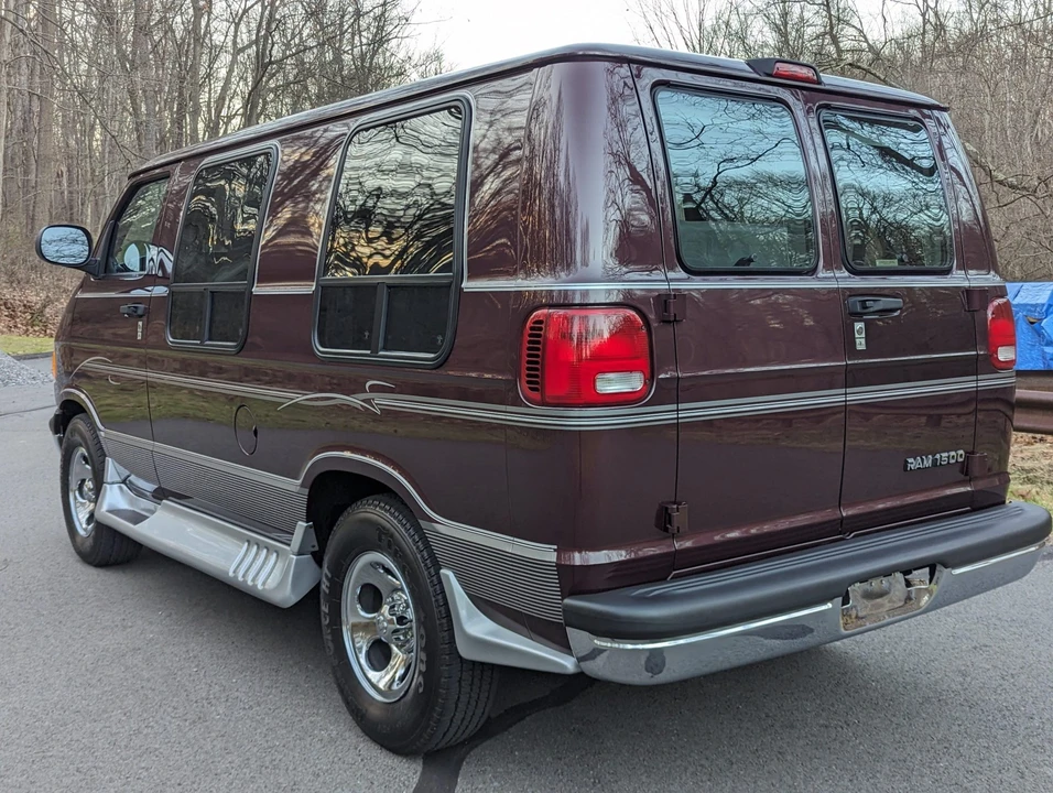 2003 Dodge Ram Van - Image 30 of 31