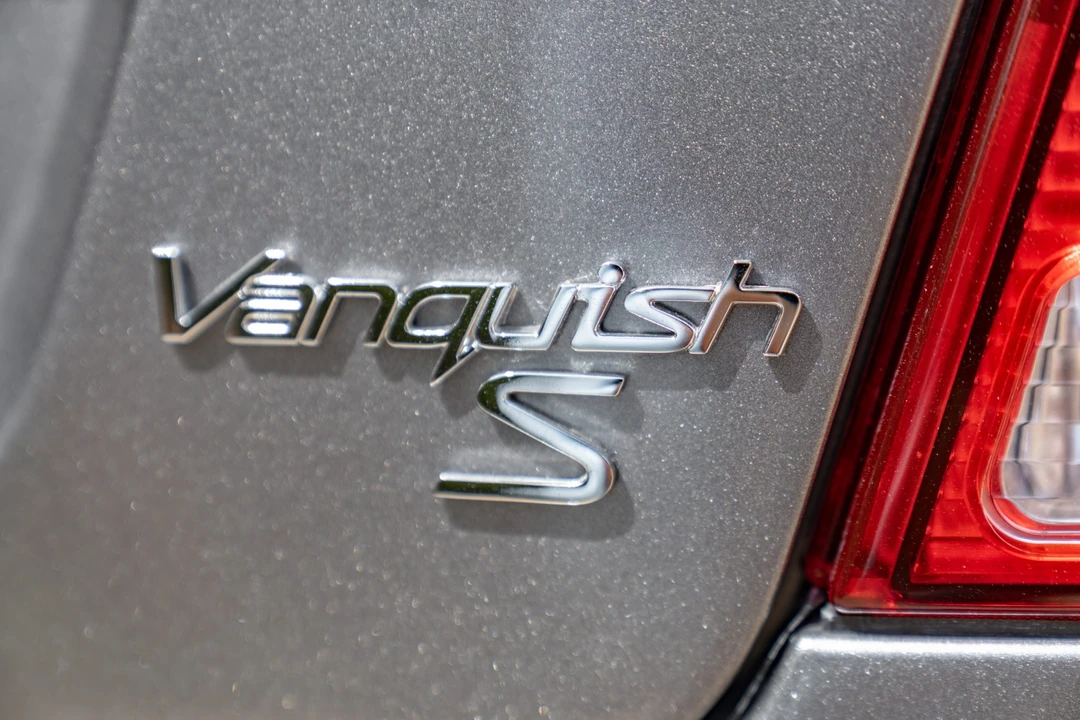 2005 Aston Martin Vanquish 1st Gen - Image 29 of 31