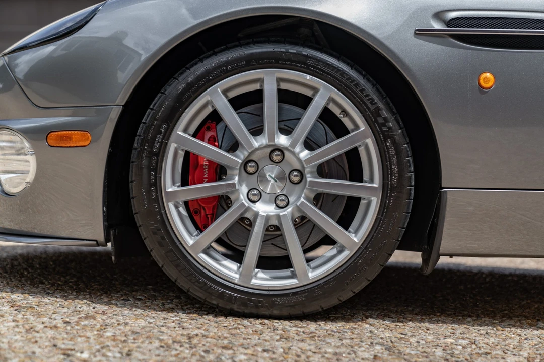 2005 Aston Martin Vanquish 1st Gen - Image 30 of 31