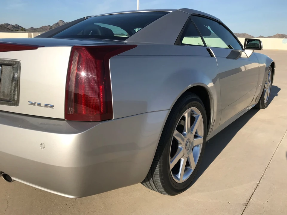 2005 Cadillac XLR - Image 24 of 31