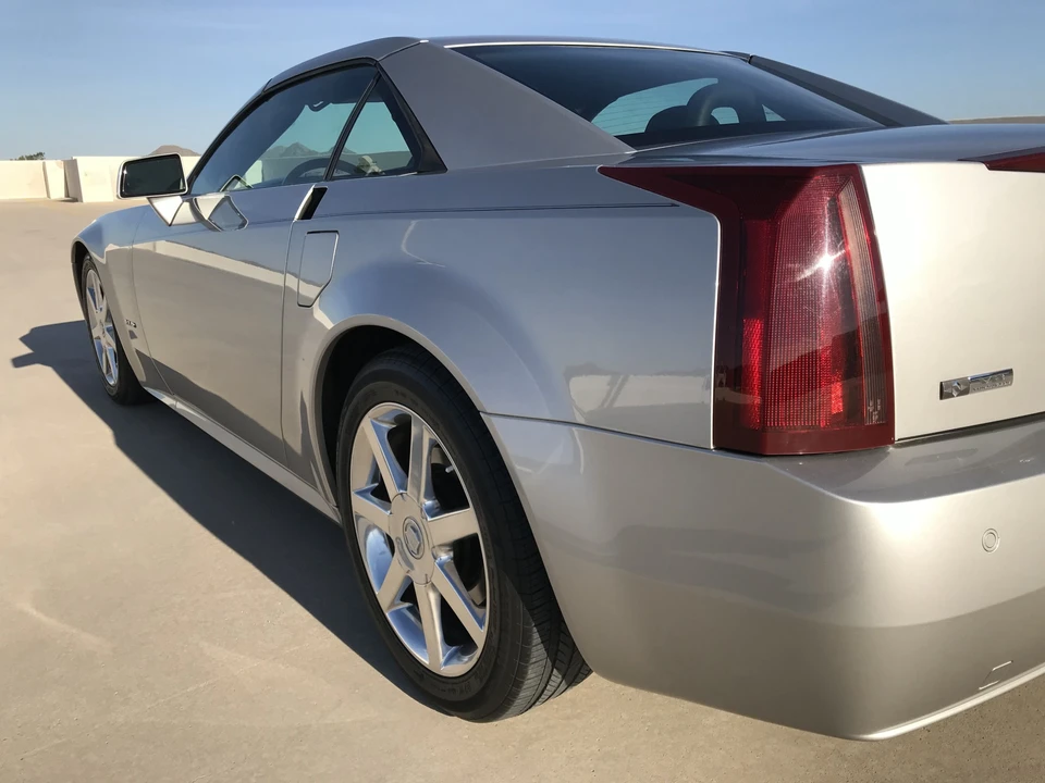 2005 Cadillac XLR - Image 25 of 31