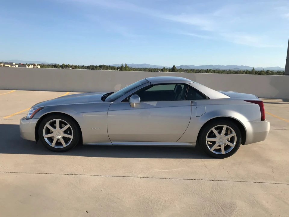 2005 Cadillac XLR - Image 7 of 31