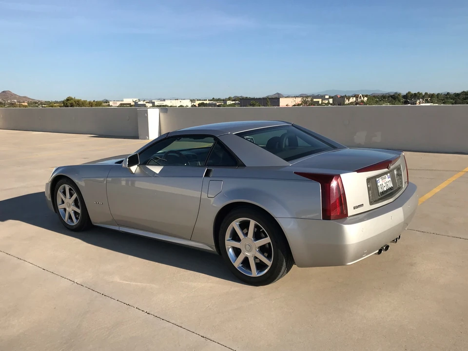 2005 Cadillac XLR - Image 8 of 31