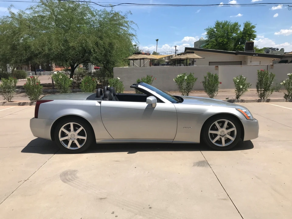 2005 Cadillac XLR - Image 10 of 31