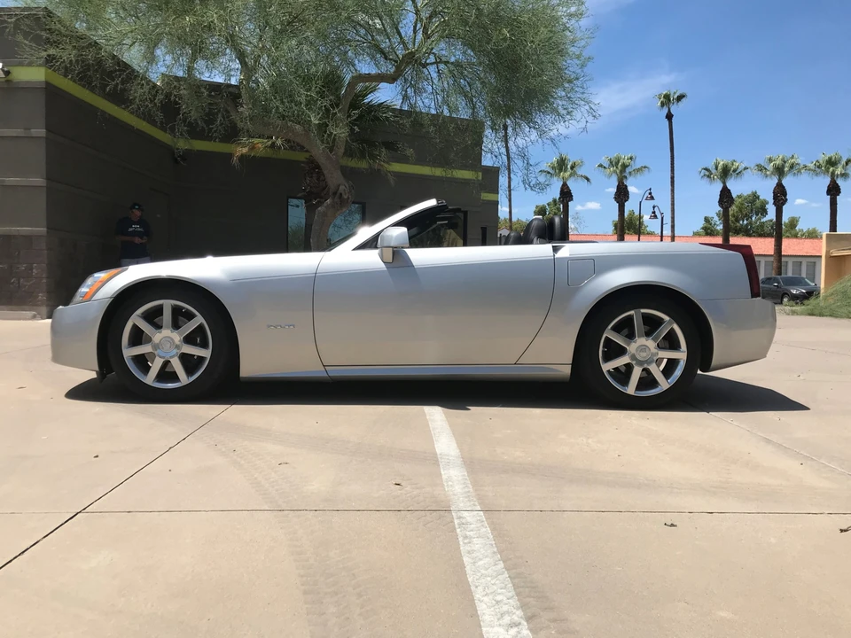 2005 Cadillac XLR - Image 14 of 31