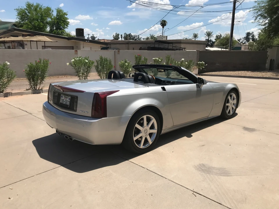 2005 Cadillac XLR - Image 16 of 31