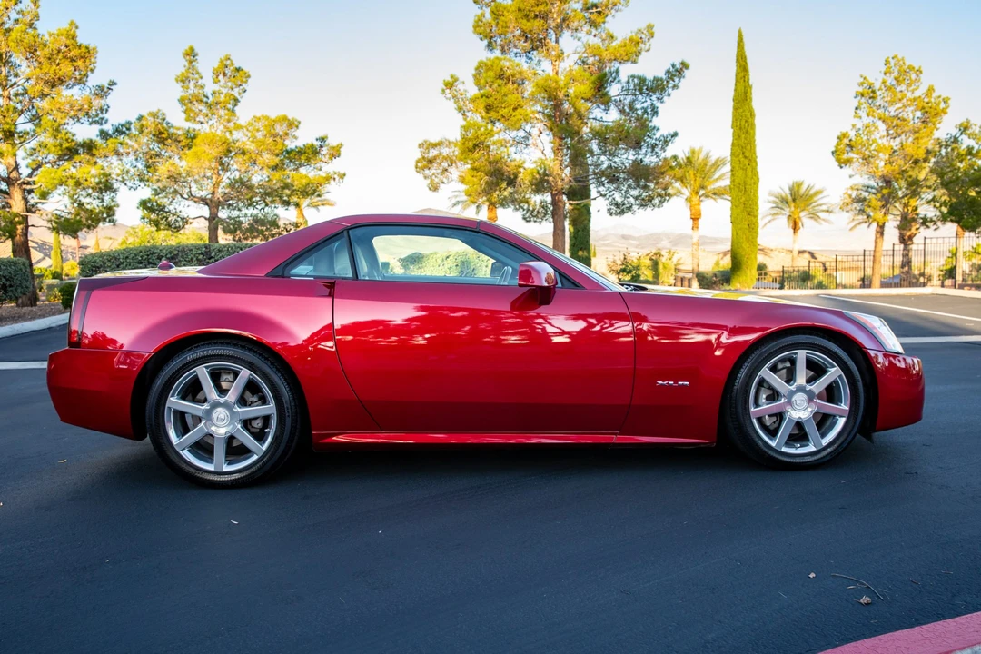 2005 Cadillac XLR - Image 15 of 31