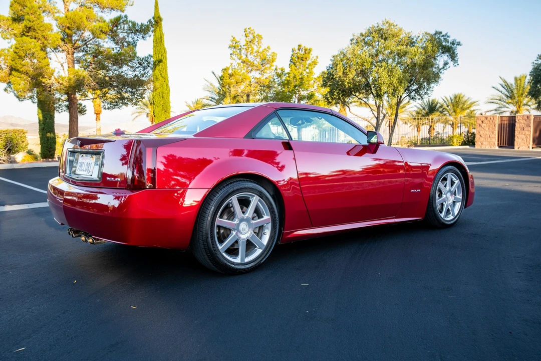 2005 Cadillac XLR - Image 16 of 31