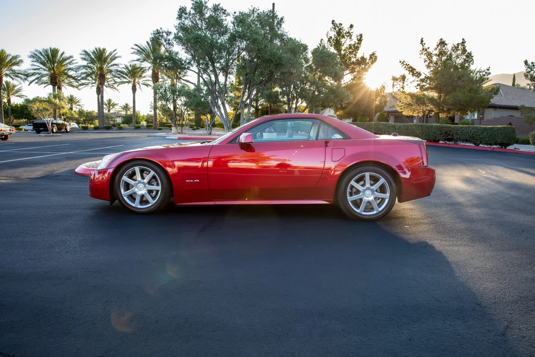 2005 Cadillac XLR - Image 19 of 31