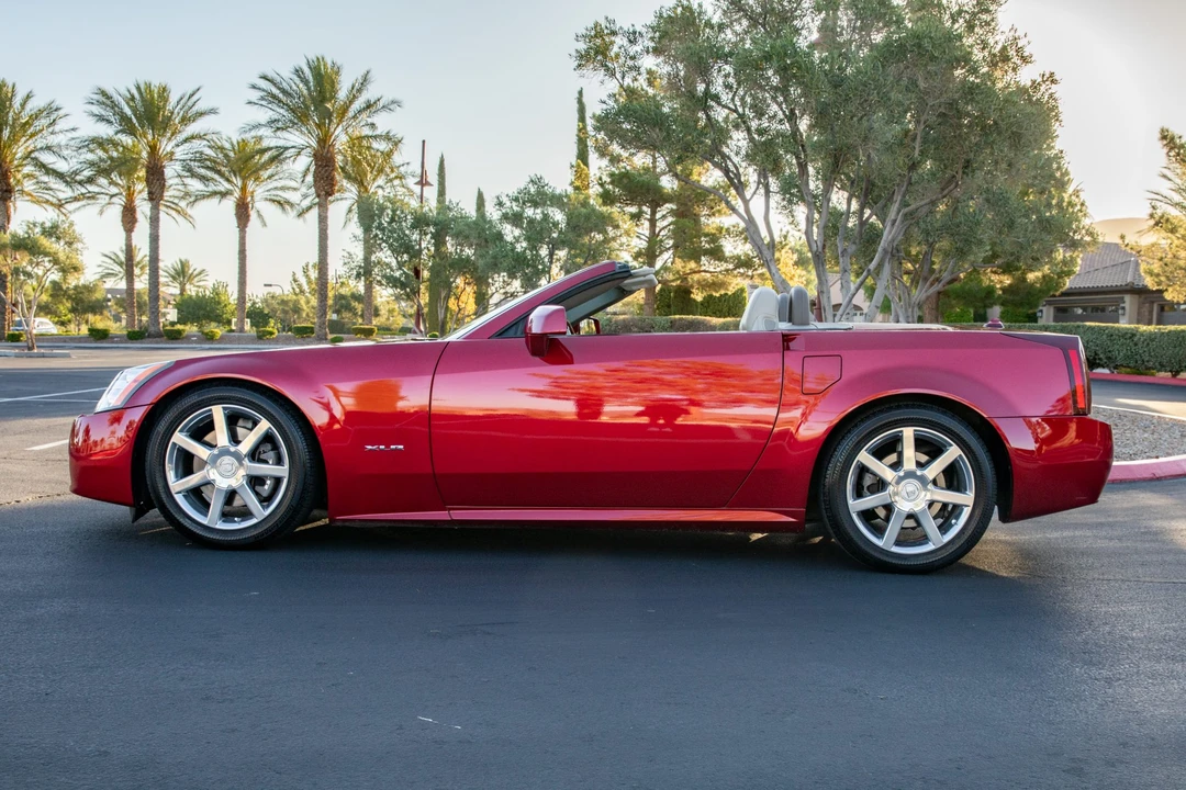 2005 Cadillac XLR - Image 11 of 31