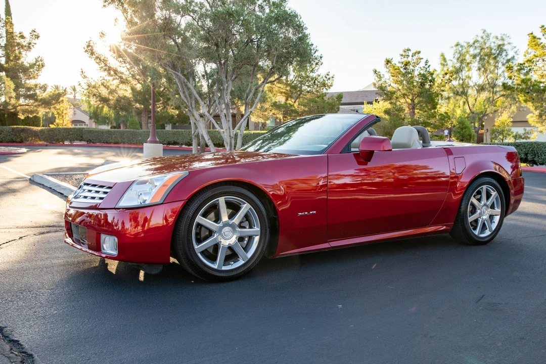 2005 Cadillac XLR - Image 2 of 31
