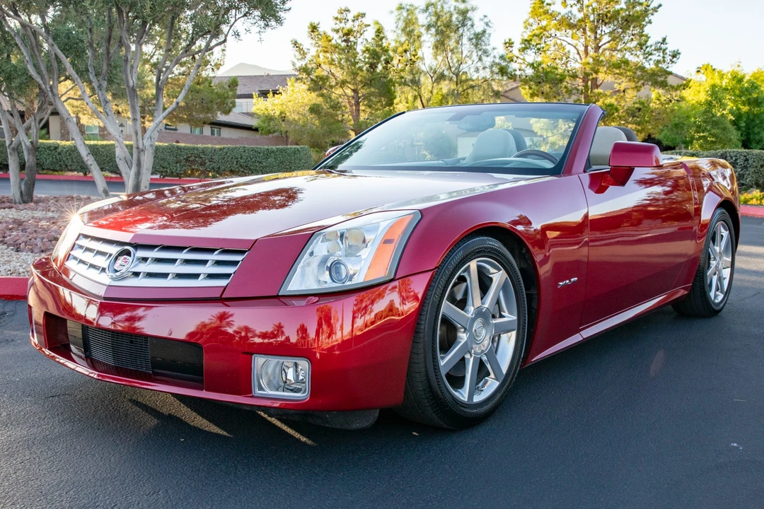 2005 Cadillac XLR - Image 3 of 31