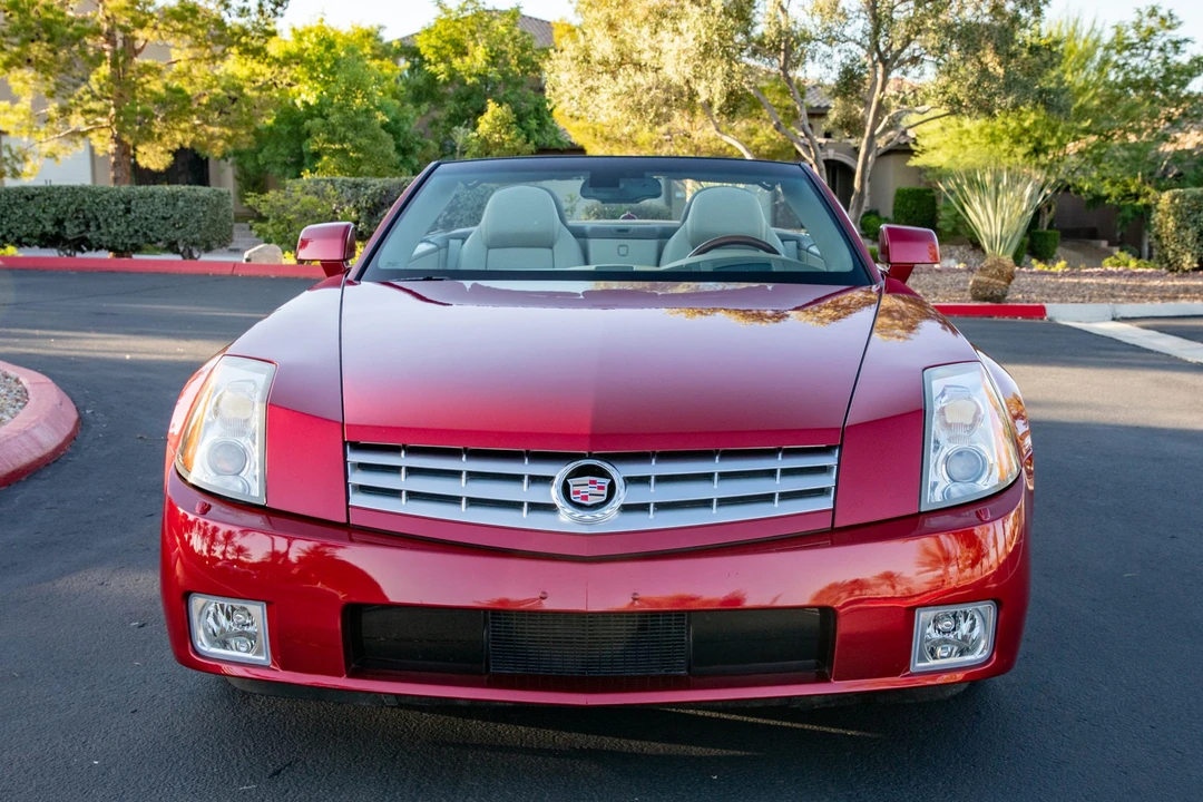 2005 Cadillac XLR - Image 4 of 31