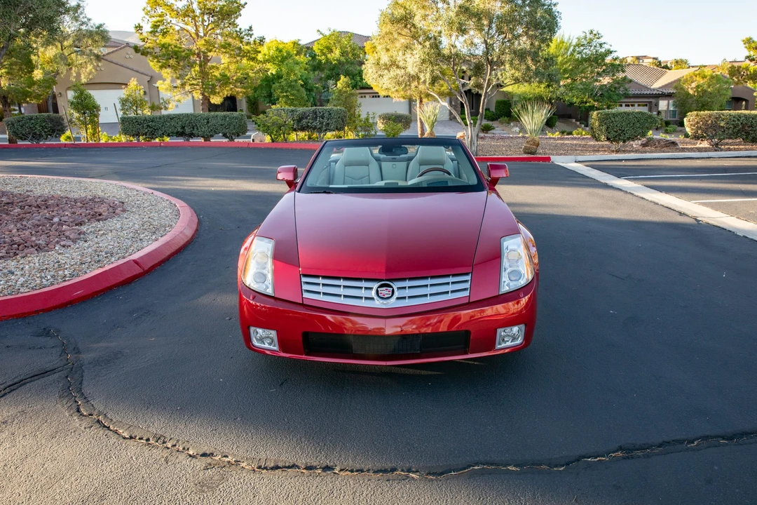 2005 Cadillac XLR - Image 5 of 31
