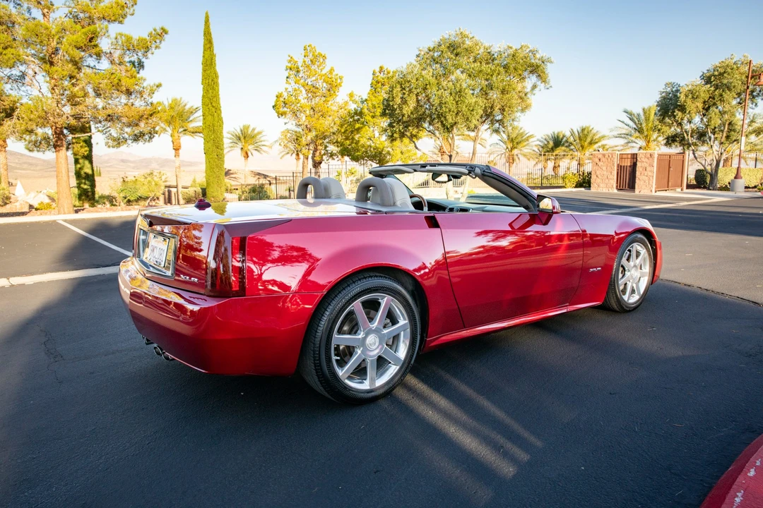 2005 Cadillac XLR - Image 8 of 31