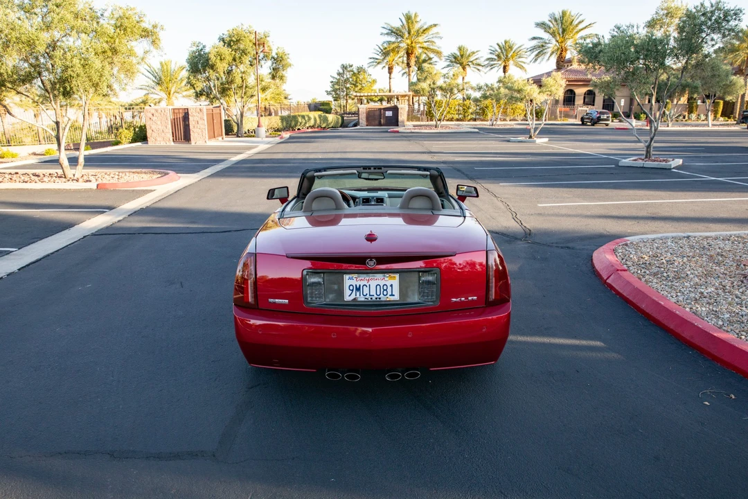 2005 Cadillac XLR - Image 10 of 31