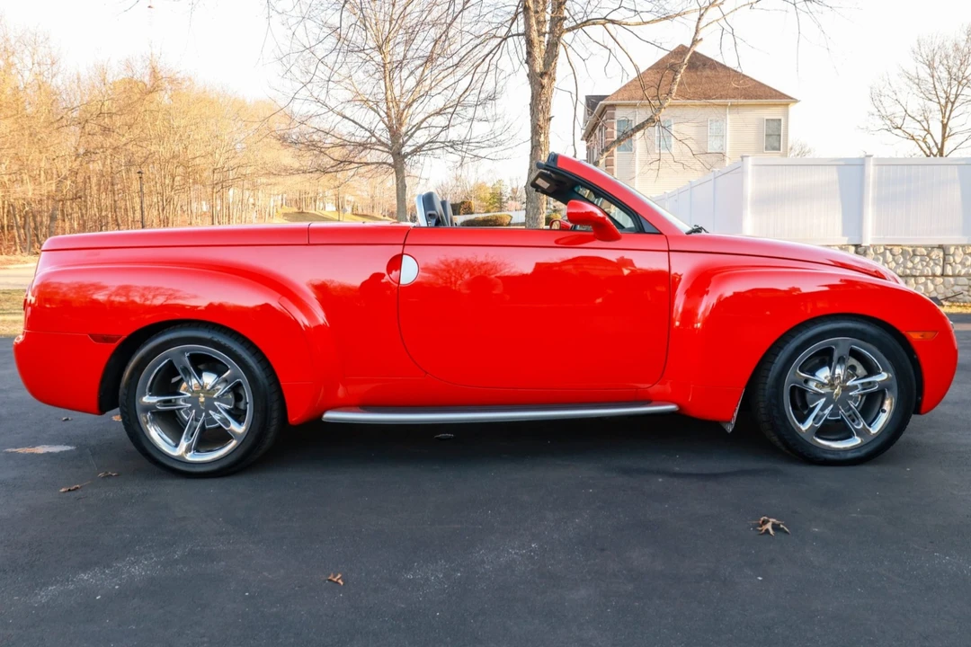 2005 Chevrolet SSR - Image 3 of 7